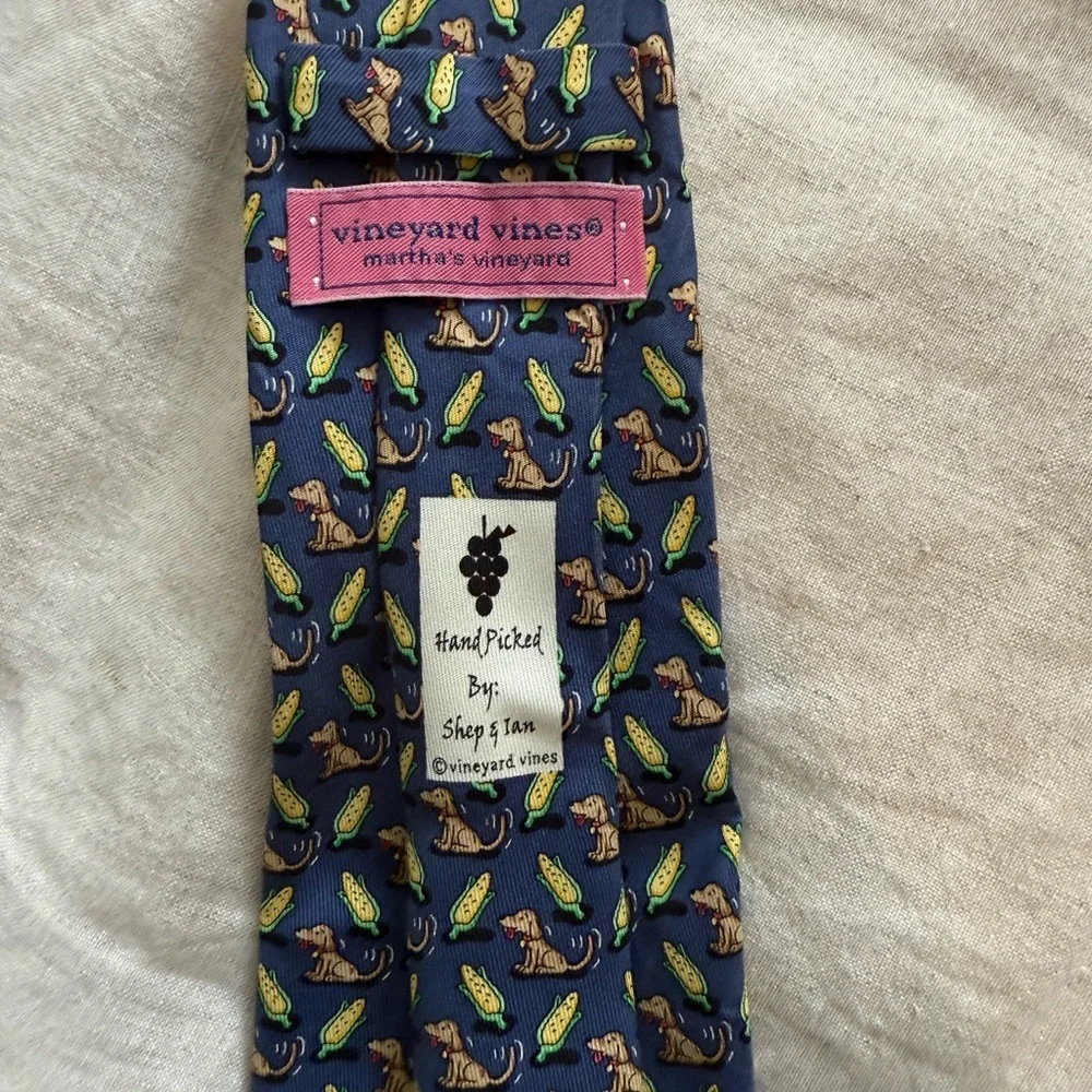 Vineyard Vines stylish tie